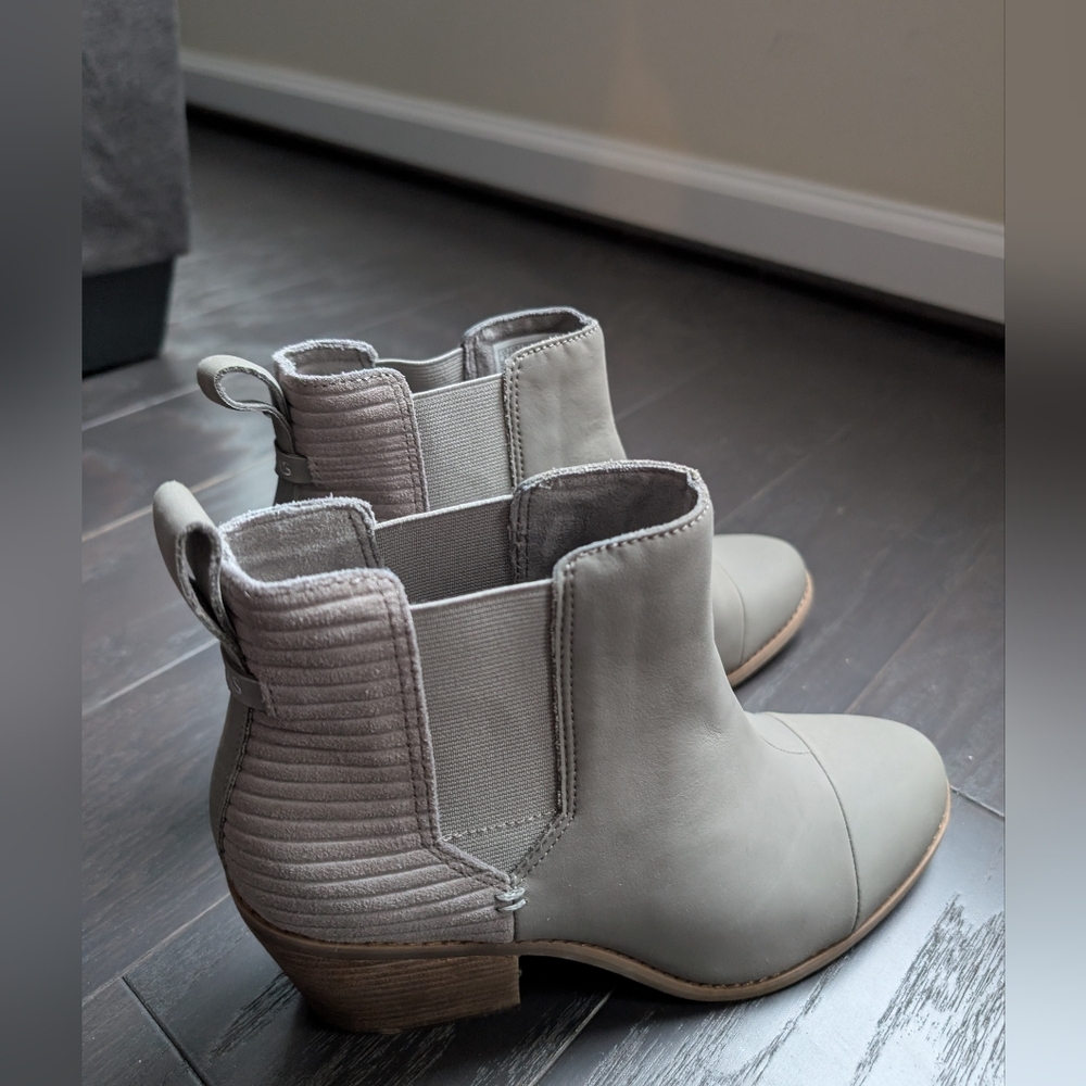 Tom's Grey Heeled Bootie Boots - Women's Size 9